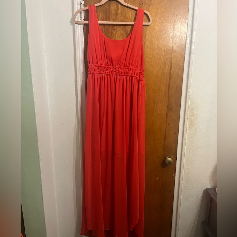 BISOU BISOU Beautiful flowy semi formal max I dress